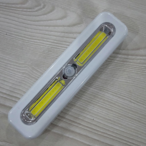 XD-032 LED Flashlight